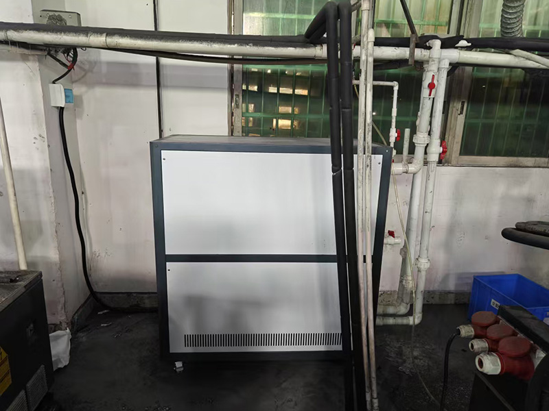 工业冷水机